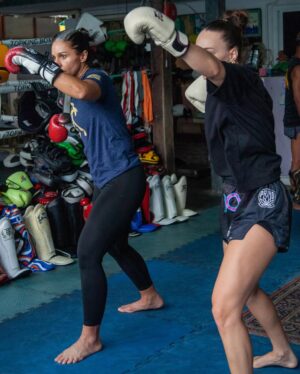 Tulsi Gabbard Instagram - Growing up, I’ve always looked upto my Aunties. The most strong and incredible women I know. So grateful for @tulsigabbard coming to spend some time with me in Bangkok. You inspire me to be better everyday, love you so much and thank you for being you 🤎🌺