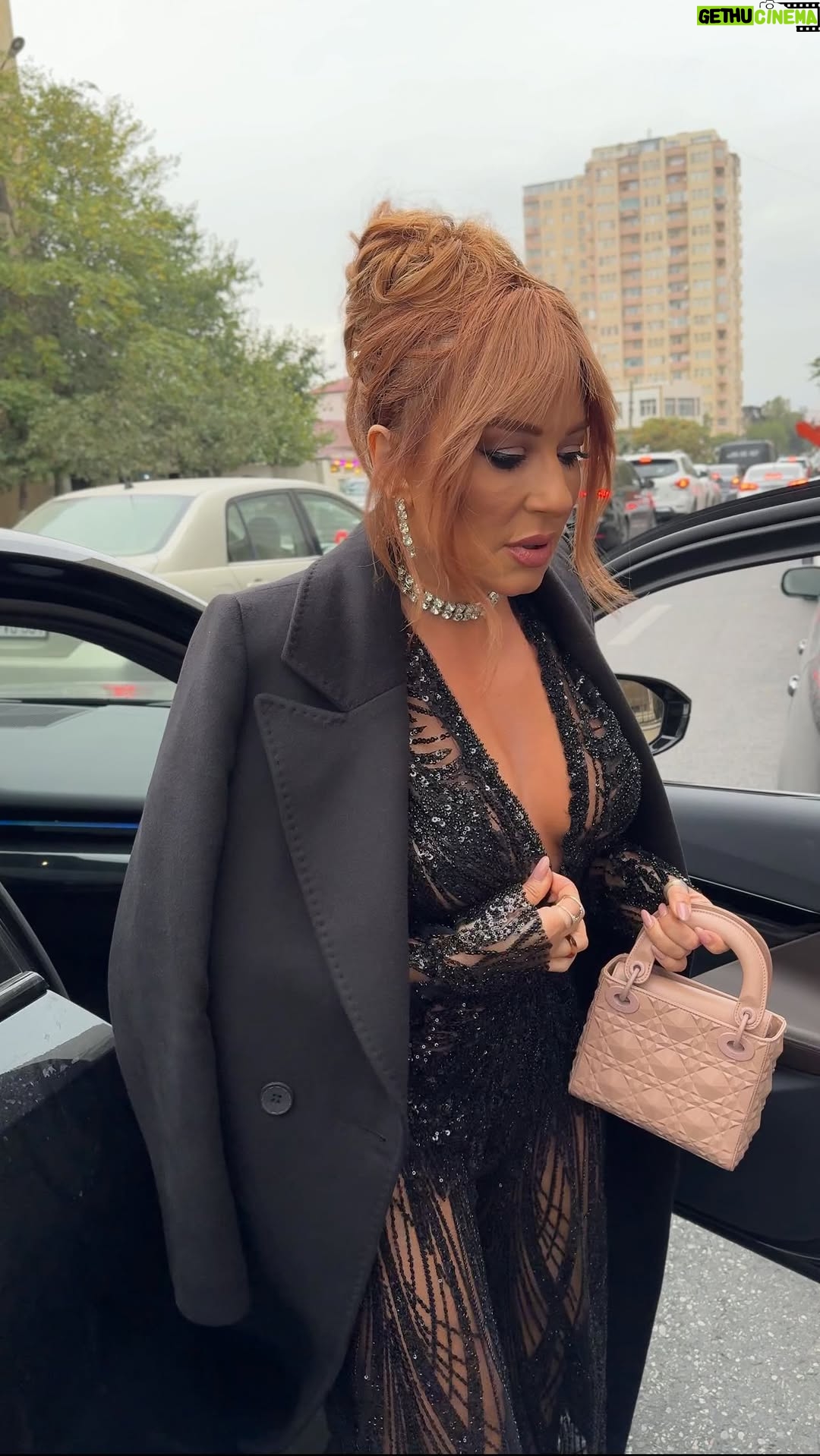 Tunzale - 4.3K Likes - mənim çox istedadlı Xəyaləm 🩶 @__xayala29__ 
bu obrazımdam doymayacam yəgin ki ,😊🩶
black jumpsuit by @khayaly.design 🩶 
makeup @makeupby_nura 
hairstyle @roman_m_official_  @galbyhuseyinpolatbaku 
jewellery @nur_jewellery_design 
 nails @nailclub_by_tina