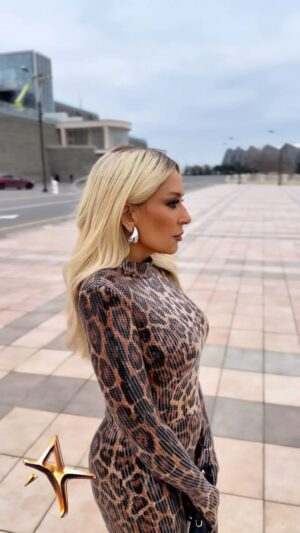 Tunzale Instagram - My amazing leopard jumpsuit by lovely @lali_rustamova @house_oflali š¤
Coat @khayaly.design @__khayala29__
Make-up/hair @stilistsabir_
My new hairstyle @faridbagirovofficial @lala.amiir @roman_m_official_
accessories @nur_jewellery_design
styling @shamkhalramazanli
video @parikhanim__ @nara_j8_