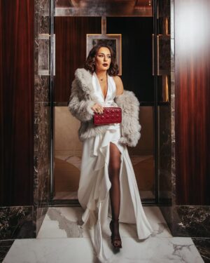 Tunzale Instagram - my lovely hairstyle by @faridbagirovofficial 💋 @roman_m_official_ 💋 @lala.amiir 💋 @galbyhuseyinpolatbaku 🌟 
photo @bessonova 
 idea & styling @shamkhalramazanli 
dress @jamaloffscouture 
jewellery @yanajewellery.seabreeze 
makeup /hairstyle @stilistsabir_ 
thanks @fairmontbaku 
nails @nailclub_by_tina 
prod /direktor @yjabbarov 
thanks @rustam_haybat 
assistants @nara_j8_  @parikhanim__