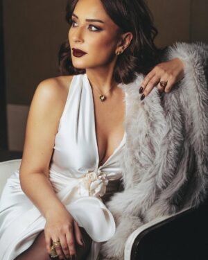 Tunzale Instagram - my lovely hairstyle by @faridbagirovofficial 💋 @roman_m_official_ 💋 @lala.amiir 💋 @galbyhuseyinpolatbaku 🌟 
photo @bessonova 
 idea & styling @shamkhalramazanli 
dress @jamaloffscouture 
jewellery @yanajewellery.seabreeze 
makeup /hairstyle @stilistsabir_ 
thanks @fairmontbaku 
nails @nailclub_by_tina 
prod /direktor @yjabbarov 
thanks @rustam_haybat 
assistants @nara_j8_  @parikhanim__