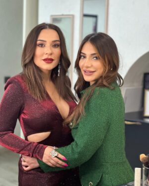 Tunzale Instagram - Mənə görə dünya Səndən ibarət, my one and only  daughter ❤️🌟 
@uventaofficial  @taylors__home 
@stilistsabir_ 
@faridbagirovofficial  @bonjourbeauty.az 
@takhmaly @nailclub_by_tina