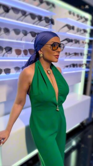 Tunzale Instagram - GƶzlÉrimin @vegasopticsofficial dan eynÉklÉri š
total look @dentelle_couture
makeup @stilistsabir_
jewellery @takhmaly
nails @nailclub_by_tina
