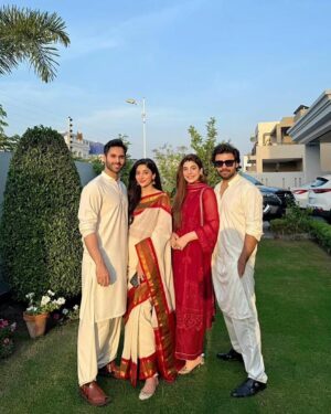 Urwa Hocane Instagram - Eid lunch for our dearest newly weds ! We sneaked out for a few quick photos while the parents were busy gup-shupping and then we also had to get back not just for the guppein but also the food round 2! 💃🏻
@farhan_saeed @mawrellous @ameergilani