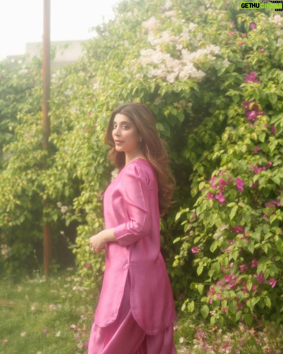 Urwa Hocane - 231.9K Likes - Eidi from @amnaarshadofficial ! 🌸