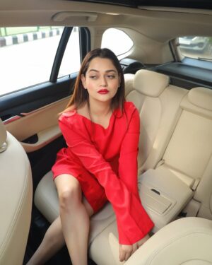 Vaishnavi Prakash Instagram - Gearing up for the month of love ❤️

Use my code JanVaishnavi for amazing discounts 🫰🏻

@savana #savana #savanasquad