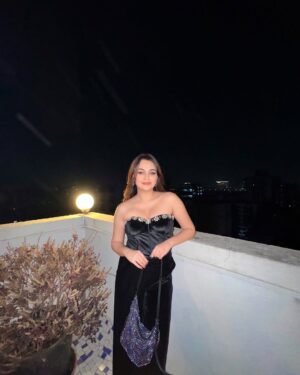 Vaishnavi Prakash Instagram - Happy new year from me and mine ✨❤️

Hope this year turns out to be everything you wish for 🫶🏻

Wearing @cherrify.me 🤍

#velvetszn #happynewyear #2025 #newchapter