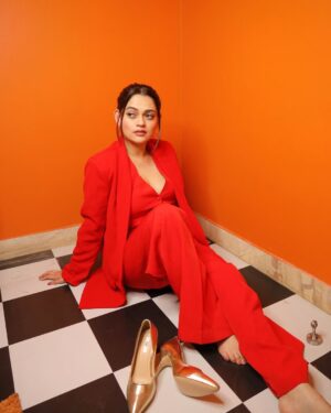 Vaishnavi Prakash Instagram - You’re here to ruffle feathers, blaze trails and create magic ✨

@thewhitepole