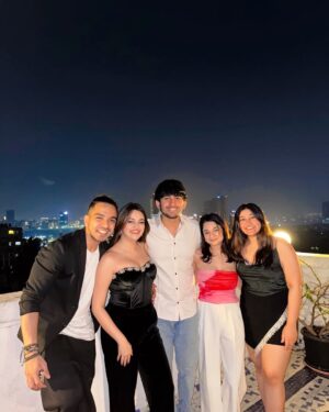 Vaishnavi Prakash Instagram - Happy new year from me and mine ✨❤️

Hope this year turns out to be everything you wish for 🫶🏻

Wearing @cherrify.me 🤍

#velvetszn #happynewyear #2025 #newchapter