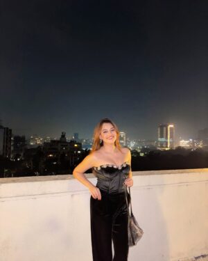 Vaishnavi Prakash Instagram - Happy new year from me and mine ✨❤️

Hope this year turns out to be everything you wish for 🫶🏻

Wearing @cherrify.me 🤍

#velvetszn #happynewyear #2025 #newchapter
