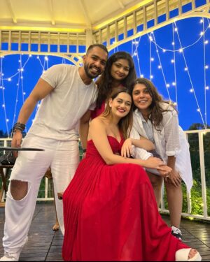 Vaishnavi Prakash Instagram - This year taught me that happiness is not an outcome.
It’s found in small moments, gratitude and connection. Thank you for all the lessons, the love, the laughter, the challenges. Closing the book on 2024- let the new adventure begin 🫶🏻✨

#farewell2024