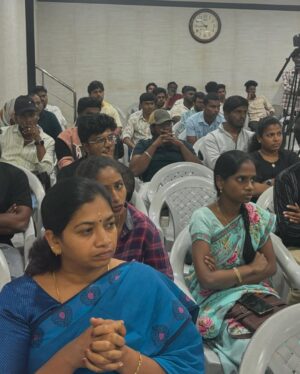Vaishnavi Vaish Instagram - பெண்களின் இயற்கை நிகழ்வான மாதந்தோறும் மாதவிடாய் குறித்தும் அதற்கான ஊதியத்துடன் கூடிய விடுப்பு குறித்தும் @agnichsiragukal பெண்கள் அதிகாரம் மற்றும் கல்வி அமைப்பின் ஏற்ப்பாட்டில் நடந்த கருத்தரங்கில் கலந்து கொண்டு விழிப்புணர்வு ஏற்ப்படுத்தியப்போது
