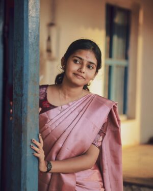 Vaishnavi Vaish Instagram - அவ தேவலோக ராணி...🧚🏻‍♂️🪽
.
.
@___vaish___05 🪽
.
.
.
.
#ilayaraja #ilayathalapathy #vaishu #instagood #trending #picoftheday #song #love #spb #oldsongs #tvk