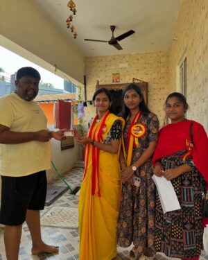 Vaishnavi Vaish Instagram - மக்கள் வரவேற்கும் நமது தமிழக வெற்றிக் கழகத்தின் 🇪🇸தலைவர் தளபதி விஜய் அண்ணன் அவர்களின் நல்லாசியுடன் கழக பொதுச் செயலாளர் திரு புஸ்ஸி ஆனந்த் அண்ணன் அவர்களின் அறிவுரைப்படியும் கோவை வடக்கு மாவட்டத் தலைவர் திரு சம்பத்குமார் அண்ணன் அவர்களின் வழிகாட்டுதலின்படி கழகத்தின் உறுப்பினர் அட்டை வழங்கப்பட்ட இன்றைய நிகழ்வு❤️💛❤️ #tvk #tvkvijayhq #bussyanandoffl #coimbatore #coimbatorenorth #newmembers