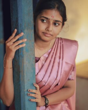 Vaishnavi Vaish Instagram - அவ தேவலோக ராணி...🧚🏻‍♂️🪽
.
.
@___vaish___05 🪽
.
.
.
.
#ilayaraja #ilayathalapathy #vaishu #instagood #trending #picoftheday #song #love #spb #oldsongs #tvk