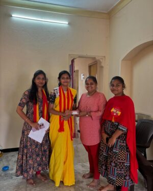 Vaishnavi Vaish Instagram - மக்கள் வரவேற்கும் நமது தமிழக வெற்றிக் கழகத்தின் 🇪🇸தலைவர் தளபதி விஜய் அண்ணன் அவர்களின் நல்லாசியுடன் கழக பொதுச் செயலாளர் திரு புஸ்ஸி ஆனந்த் அண்ணன் அவர்களின் அறிவுரைப்படியும் கோவை வடக்கு மாவட்டத் தலைவர் திரு சம்பத்குமார் அண்ணன் அவர்களின் வழிகாட்டுதலின்படி கழகத்தின் உறுப்பினர் அட்டை வழங்கப்பட்ட இன்றைய நிகழ்வு❤️💛❤️ #tvk #tvkvijayhq #bussyanandoffl #coimbatore #coimbatorenorth #newmembers