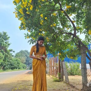 Vaishnavi Vaish Instagram - Forever in love with this traditional attire💛💫✨