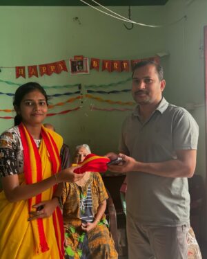 Vaishnavi Vaish Instagram - மக்கள் வரவேற்கும் நமது தமிழக வெற்றிக் கழகத்தின் 🇪🇸தலைவர் தளபதி விஜய் அண்ணன் அவர்களின் நல்லாசியுடன் கழக பொதுச் செயலாளர் திரு புஸ்ஸி ஆனந்த் அண்ணன் அவர்களின் அறிவுரைப்படியும் கோவை வடக்கு மாவட்டத் தலைவர் திரு சம்பத்குமார் அண்ணன் அவர்களின் வழிகாட்டுதலின்படி கழகத்தின் உறுப்பினர் அட்டை வழங்கப்பட்ட இன்றைய நிகழ்வு❤️💛❤️ #tvk #tvkvijayhq #bussyanandoffl #coimbatore #coimbatorenorth #newmembers