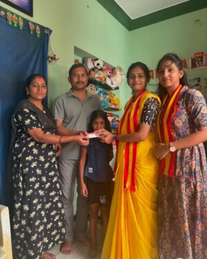 Vaishnavi Vaish Instagram - மக்கள் வரவேற்கும் நமது தமிழக வெற்றிக் கழகத்தின் 🇪🇸தலைவர் தளபதி விஜய் அண்ணன் அவர்களின் நல்லாசியுடன் கழக பொதுச் செயலாளர் திரு புஸ்ஸி ஆனந்த் அண்ணன் அவர்களின் அறிவுரைப்படியும் கோவை வடக்கு மாவட்டத் தலைவர் திரு சம்பத்குமார் அண்ணன் அவர்களின் வழிகாட்டுதலின்படி கழகத்தின் உறுப்பினர் அட்டை வழங்கப்பட்ட இன்றைய நிகழ்வு❤️💛❤️ #tvk #tvkvijayhq #bussyanandoffl #coimbatore #coimbatorenorth #newmembers