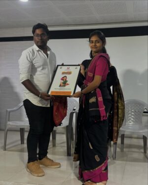 Vaishnavi Vaish Instagram - பெண்களின் இயற்கை நிகழ்வான மாதந்தோறும் மாதவிடாய் குறித்தும் அதற்கான ஊதியத்துடன் கூடிய விடுப்பு குறித்தும் @agnichsiragukal பெண்கள் அதிகாரம் மற்றும் கல்வி அமைப்பின் ஏற்ப்பாட்டில் நடந்த கருத்தரங்கில் கலந்து கொண்டு விழிப்புணர்வு ஏற்ப்படுத்தியப்போது