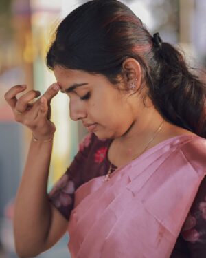 Vaishnavi Vaish Instagram - தாவும் 🦚 மயில்தான்....🪽🙂‍↔️
.
.
.
.
.
@___vaish___05 🪽
.
.
.
.
.

#vaishu #ilayaraja #rajasongs #instagood #trending #temple #photography