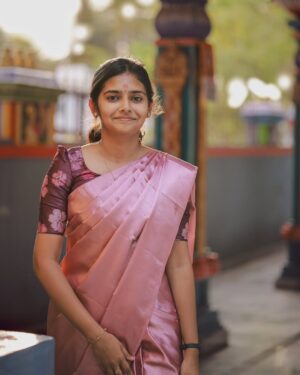 Vaishnavi Vaish Instagram - தாவும் 🦚 மயில்தான்....🪽🙂‍↔️
.
.
.
.
.
@___vaish___05 🪽
.
.
.
.
.

#vaishu #ilayaraja #rajasongs #instagood #trending #temple #photography