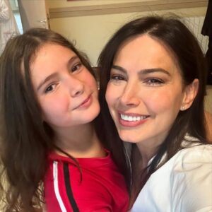 Valbona Selimllari Instagram - Me te voglën time per fillimin e vitit te ri shkollor. Suksese Vivien,  @vivien_selimllari  jam shume krenare per ty. 🤍😍 @turgutozalcolleges_elementary