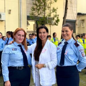 Valbona Selimllari Instagram - 🎀 Tetori Rozë 🎀 – gratë dhe vajzat e Policisë Bashkiake u bashkuan për të diskutuar rëndësinë e kontrollit të hershëm për kancerin e gjirit. 

Kujdesi për veten është forca jonë më e madhe! 💪🏻💉