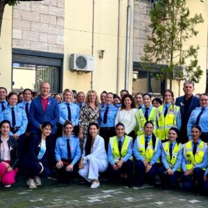 Valbona Selimllari Instagram - 🎀 Tetori Rozë 🎀 – gratë dhe vajzat e Policisë Bashkiake u bashkuan për të diskutuar rëndësinë e kontrollit të hershëm për kancerin e gjirit. 

Kujdesi për veten është forca jonë më e madhe! 💪🏻💉