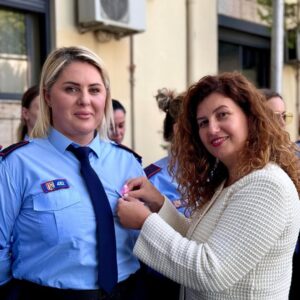 Valbona Selimllari Instagram - 🎀 Tetori Rozë 🎀 – gratë dhe vajzat e Policisë Bashkiake u bashkuan për të diskutuar rëndësinë e kontrollit të hershëm për kancerin e gjirit. 

Kujdesi për veten është forca jonë më e madhe! 💪🏻💉