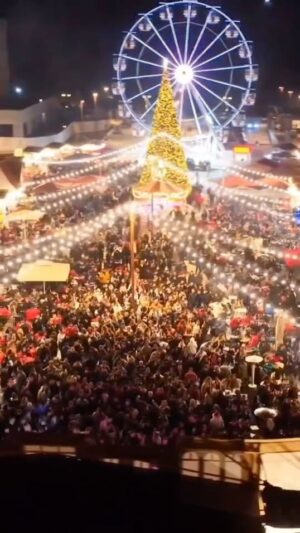Valbona Selimllari Instagram - E impresionuar nga Christmas Market në qytetin e magjishëm të Beratit ❤️

@ervindemo @bashkiaberat