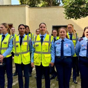 Valbona Selimllari Instagram - 🎀 Tetori Rozë 🎀 – gratë dhe vajzat e Policisë Bashkiake u bashkuan për të diskutuar rëndësinë e kontrollit të hershëm për kancerin e gjirit. 

Kujdesi për veten është forca jonë më e madhe! 💪🏻💉