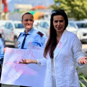 Valbona Selimllari Instagram - 🎀 Tetori Rozë 🎀 – gratë dhe vajzat e Policisë Bashkiake u bashkuan për të diskutuar rëndësinë e kontrollit të hershëm për kancerin e gjirit. 

Kujdesi për veten është forca jonë më e madhe! 💪🏻💉