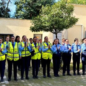 Valbona Selimllari Instagram - 🎀 Tetori Rozë 🎀 – gratë dhe vajzat e Policisë Bashkiake u bashkuan për të diskutuar rëndësinë e kontrollit të hershëm për kancerin e gjirit. 

Kujdesi për veten është forca jonë më e madhe! 💪🏻💉