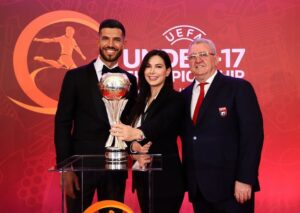 Valbona Selimllari Instagram - Kënaqësi që së bashku me @klaus_gjasula8  do të jemi Ambasadorë të kampionatit europian për 17 vjeçarë (EURO2025 U-17).

Shumë suksese të rinjëve tanë, që me lojën e tyre me siguri do të na dhurojnë shumë emocione të bukura e rezultate që do të na bëjnë të ndihemi krenarë për ta! Faleminderit @armand_duka 😊

Forca dhe suksese të gjithëve! 🙂🇦🇱🏆
