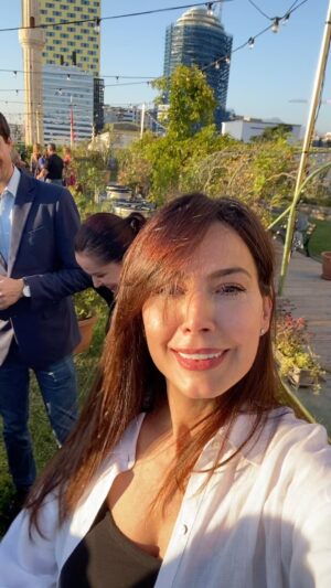 Valbona Selimllari Instagram - Java Ndërkombëtare e Njerëzve që nuk Dëgjojnë
#bashkiatirane @anad_shkshnjnd @ketiluarasi @anisasubashii @florjanrojba @matilda.zizolli #diversitet #perfshirje #gjuhaeshenjave @tiranasociale