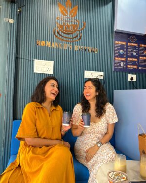 Vandana Lalwani Instagram - And it’s finally here!!! @romanchsbistrro is now open!!! 🥳

Biggest shoutout & tightest hug to our dearest @romanchmehtha for turning his dream into reality!
Super proud of you!! 🫶

May this new venture be as amazing & happening as you are! Cheers to great vibes, good food & lots of success coming your way!