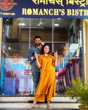 Vandana Lalwani Instagram - And it’s finally here!!! @romanchsbistrro is now open!!! 🥳

Biggest shoutout & tightest hug to our dearest @romanchmehtha for turning his dream into reality!
Super proud of you!! 🫶

May this new venture be as amazing & happening as you are! Cheers to great vibes, good food & lots of success coming your way!