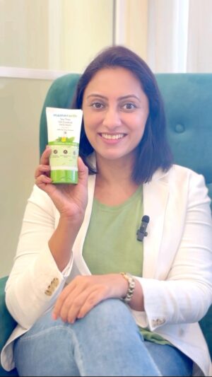 Vandana Lalwani Instagram - Less oil, more glow! ☘️ 
@mamaearth.in Tea Tree Oil control Face Wash with Tea Tree & Neem controls oil for up to 12 hours! ✨ 
#neemfacewash #teatreeoil #mamaearth #vandanalalwani #skincare #oilcontrol