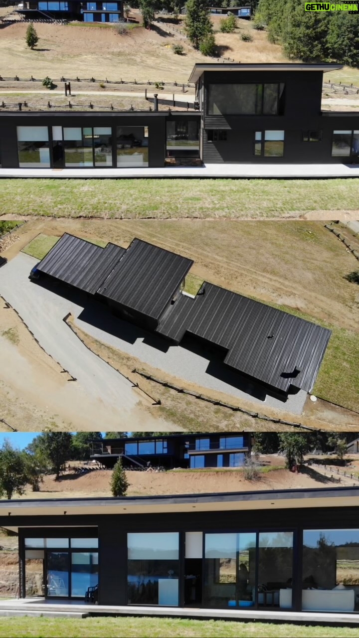Vanesa Borghi - 7.6K Likes - Te invito a conocer los avances de nuestra casa!
Falta mucho, pero hemos avanzado bastante, de a poco van llegando los muebles. Algunos ya los teníamos de Santiago y otros fueron elegidos minuciosamente para que todo quede en la gama de colores y como nos gusta a nosotros. Amamos el proceso y cómo va quedando cada rincón . Todo lo hacemos con mucho amor, acá les mostramos un avance y prometo compartirles más los próximos días .
El arrimo, la mesa lateral, el sillón negro, entre otras cosas las compramos en @unico_diseno ( algunos de estos están con descuento porque es precio venta anticipada así que cumplo con pasarles el dato )
Les gusta como va quedando ?