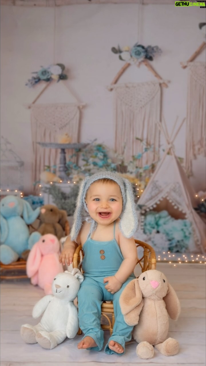 Vanesa Borghi - 6.5K Likes - Pueden creer que por acá ya pasó el conejito? Y nos llenó de amor y alegría !
Amé esta linda sesión de fotos con @babydreamsfotografias . Fue demasiado rápido porque el gordito estaba con sueño pero Andrea muy dulce le sacó una linda sonrisa, además de preciosas fotos.
En historias les contaré más de esta sesión.
Que les parece este conejito?
Está para morderlo, muchas veces me gustaría hacerlo, pero me contengo jaja