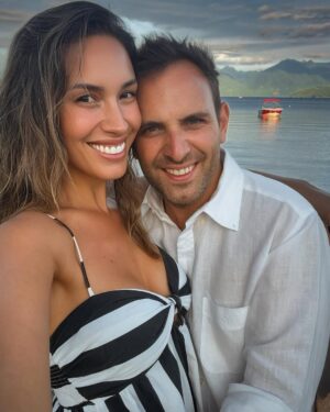 Vanesa Borghi Instagram - Mágico, no ? 

Así es lo que siento por vos @cgarcesghisolfo Te Amo con locura. Feliz dos años de pololeo! 
Sigamos amándonos y respetándonos como hasta ahora. Soy muy feliz a tu lado con esta hermosa familia que hemos construido .