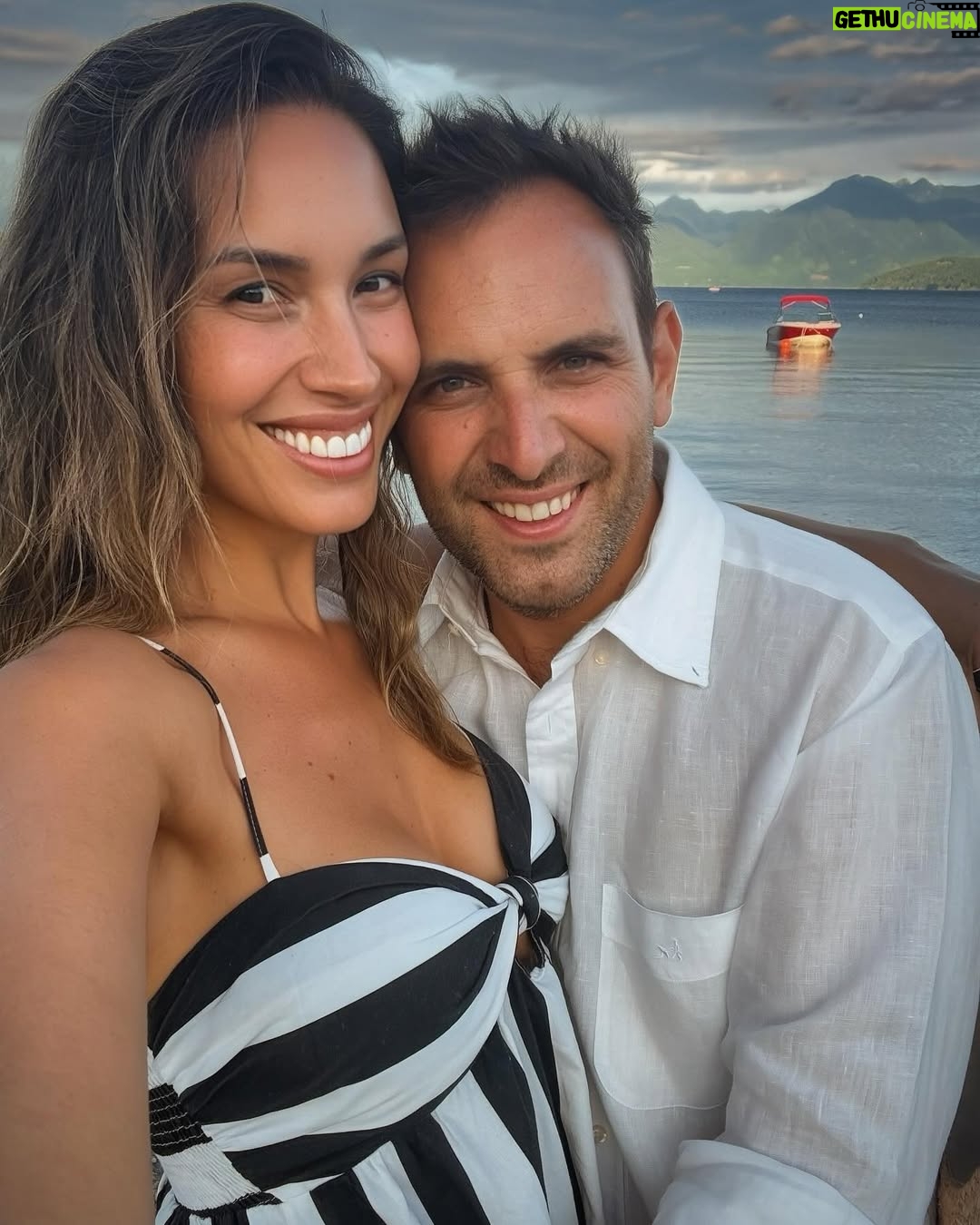 Vanesa Borghi - 5.9K Likes - Mágico, no ?
Así es lo que siento por vos @cgarcesghisolfo Te Amo con locura. Feliz dos años de pololeo!
Sigamos amándonos y respetándonos como hasta ahora. Soy muy feliz a tu lado con esta hermosa familia que hemos construido .