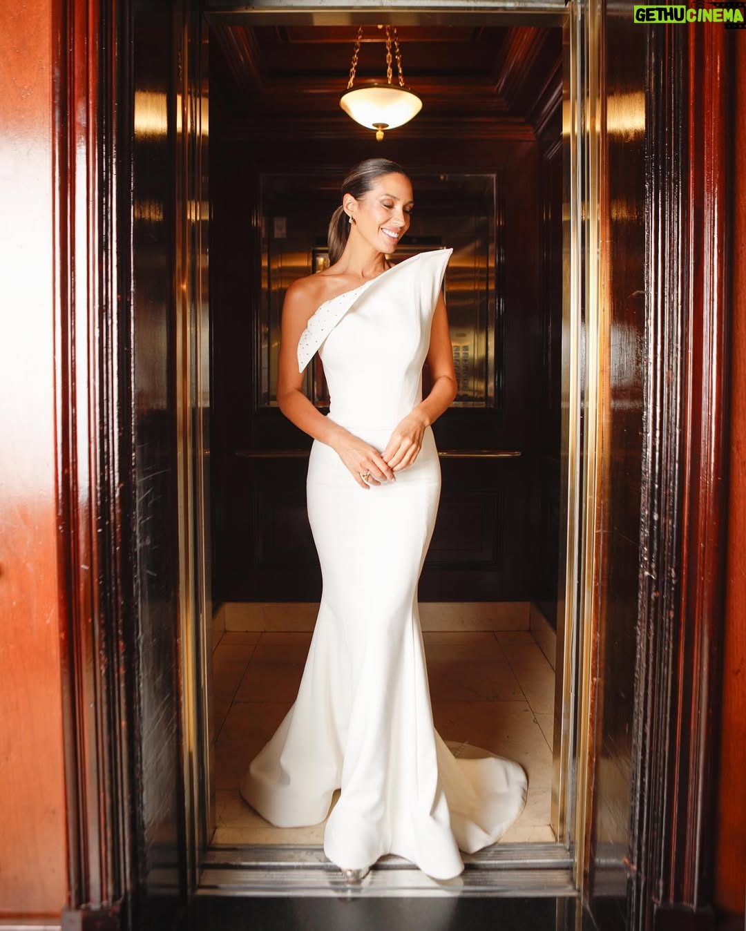Vanesa Borghi - 13.3K Likes - Paso por acá para agradecerles por sus mensajes y por la buena energía .
Son pocos segundos en la alfombra, pero es un trabajo de meses para los que trabajaron en este hermoso look. Por lo mismo gracias a este equipo maravilloso ✨
@linachiuminatto @doloresgazitua @makarena_montaner @carstanjoyas
Ph @ifuran
