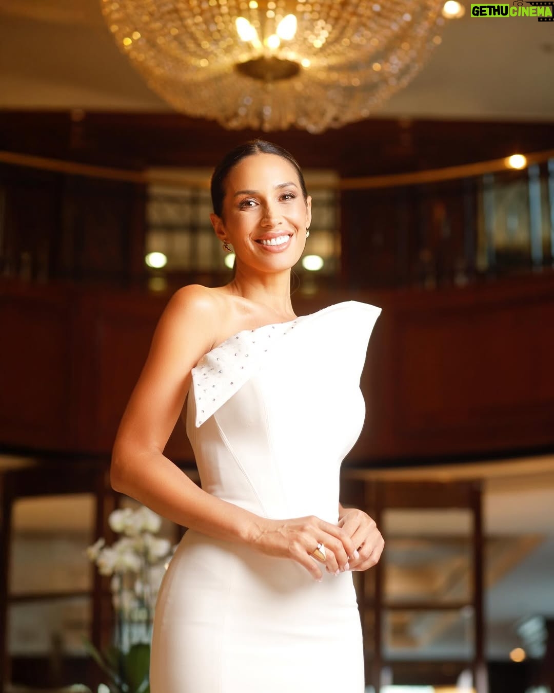 Vanesa Borghi - 13.3K Likes - Paso por acá para agradecerles por sus mensajes y por la buena energía .
Son pocos segundos en la alfombra, pero es un trabajo de meses para los que trabajaron en este hermoso look. Por lo mismo gracias a este equipo maravilloso ✨
@linachiuminatto @doloresgazitua @makarena_montaner @carstanjoyas
Ph @ifuran