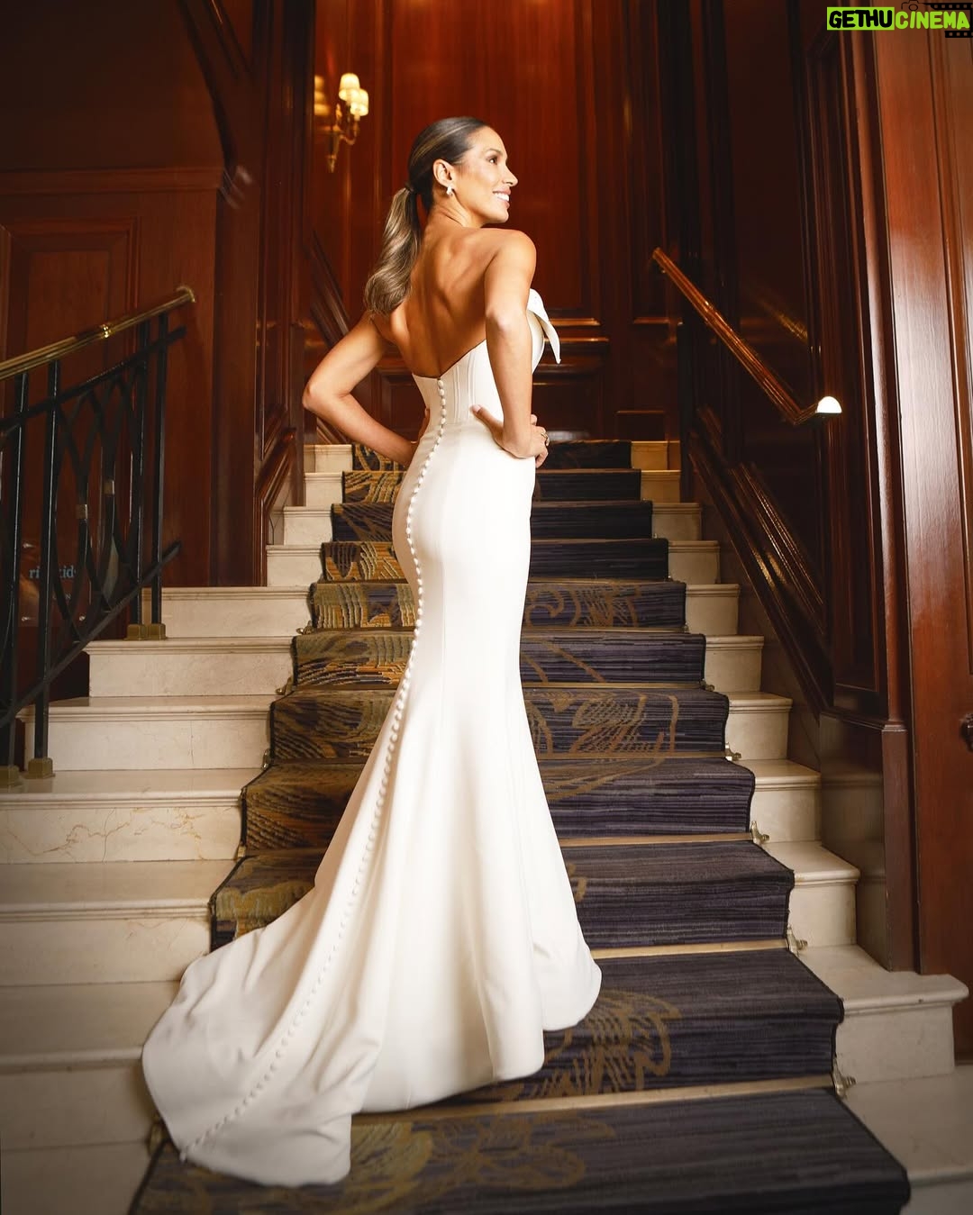 Vanesa Borghi - 13.3K Likes - Paso por acá para agradecerles por sus mensajes y por la buena energía .
Son pocos segundos en la alfombra, pero es un trabajo de meses para los que trabajaron en este hermoso look. Por lo mismo gracias a este equipo maravilloso ✨
@linachiuminatto @doloresgazitua @makarena_montaner @carstanjoyas
Ph @ifuran