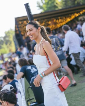 Vanesa Borghi Instagram - Días atrás en la final del abierto de Polo 2024

Miren la segunda foto con quien me encontré de casualidad …

Ph @panchorocha.ph
