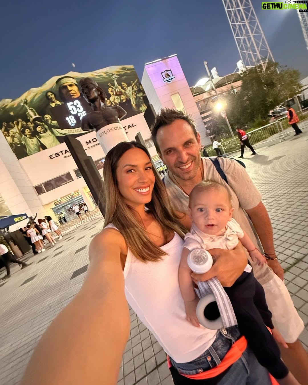 Vanesa Borghi - 38.6K Likes - Un día podemos estar en la Gala y otro en el estadio, así somos nosotros…
Ayer por primera vez fue al estadio! La pasó bien, eso sí fuimos sólo un tiempo porque ya era tarde para él y estaba cansado, pero no lloró y estuvo tranquilo. Cuando sentimos que había mucho ruido usamos los audífonos y nos funcionó super .
Ustedes creen que el gordito será del Colo o de la Cato como @cgarcesghisolfo ?