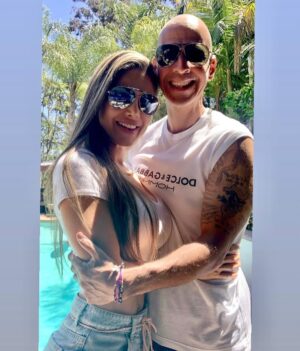 Vanessa Jeri Instagram - Eres un hombre fantástico lleno de virtudes y un excelente papá 
Por eso te admiramos, te adoramos y te amamos cada día más @raul1972gj 

Feliz Día del padre !!! Mi amor ♥️♥️

Al fin te convencí 📸😁