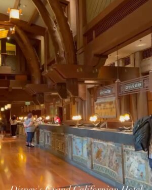 Vanessa Jeri Instagram - En Disney’s Grand Californian Hotel , disfrutando con la familia ❤️😁✌🏼